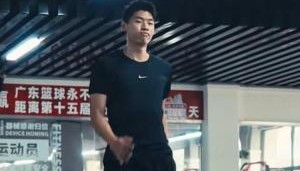 开云体育-眼神坚毅！崔永熙已回到广东进行恢复训练