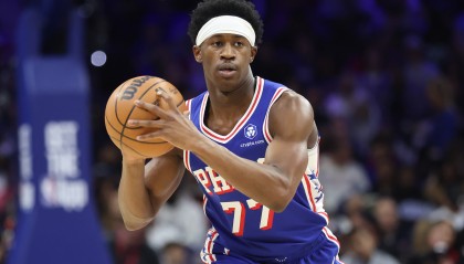 开云体育-比尔·西蒙斯：埃奇库姆现在交易价值高过字母 他可能成为韦德