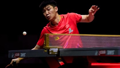还是那个淘汰张本的薛飞吗？0-3溃败无缘8强，第三局关键发球失误