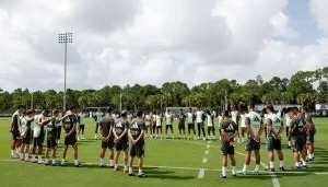 皇马、拜仁今天训练前为去世的若塔兄弟默哀1分钟