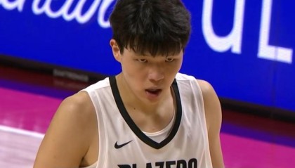 开云体育-10分5篮板3助攻5失误，杨瀚森暴力隔扣，三大问题暴露比较明显！