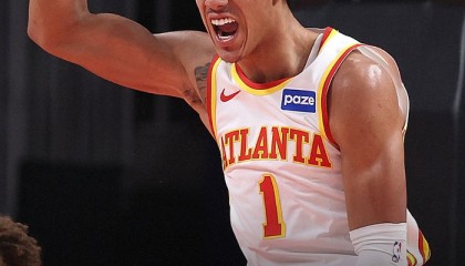 开云体育-太阳连遭噩耗！布克脚踝扭伤需拄拐+格林腿筋再伤 狄龙近5战狂打55铁|德雷蒙德·格林|杰伦-格林|比赛数据|奥耶卡·奥孔古|亚特兰大老鹰队_新浪体育_新浪新闻